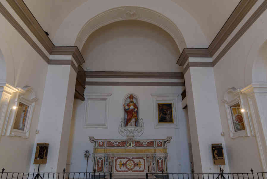 164 - Italia - Nápoles - castillo de San Elmo - iglesia de Sant'Erasmo.jpg
